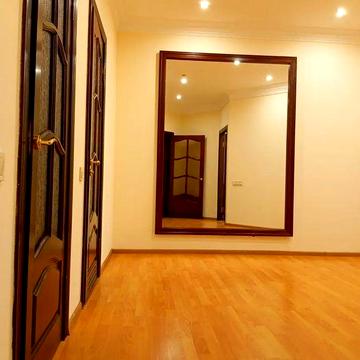 Аренда Трёхкомнатная центр Киева Назаревская 7-б( Ветрова)БотСад рядом