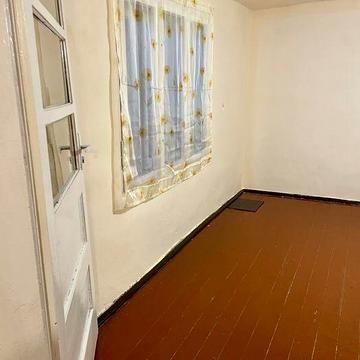 Будинок та 8 сотин землі