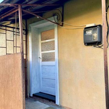 Будинок та 8 сотин землі