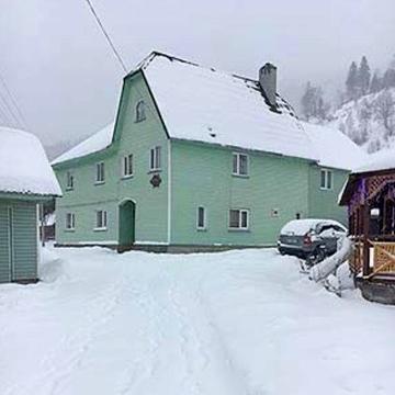 Здається будинок в Славську "Гірські барви"