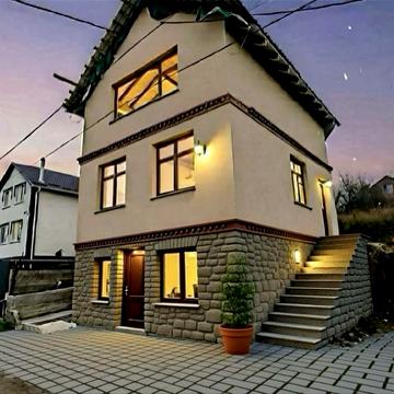 Продається 3- поверховий будинок 120м2 у Лезнево /Хмельницький