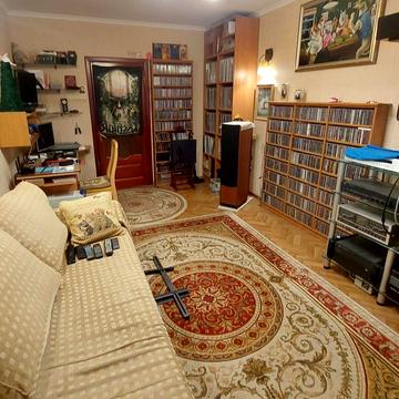 Трикімнатна квартира на Таїрово, низький поверх, газовий будинок