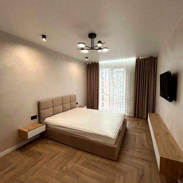 Здається 1 -кімнатна квартира  в ЖК Dream Town по вул. Привокзальній