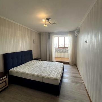 Тополева вул., 4/8