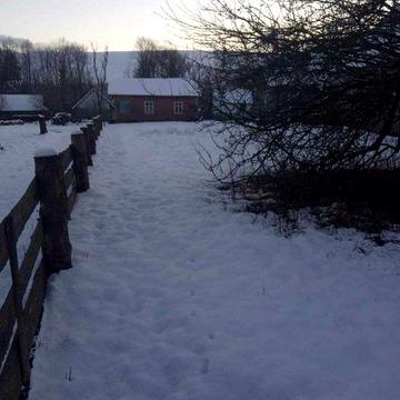 Продається хата в с. Волошиново з ділянкою 25 сотих.