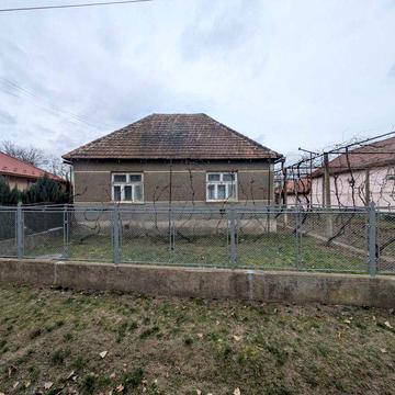 Будинок з великою ділянкою у Берегові, Закарпатська обл.