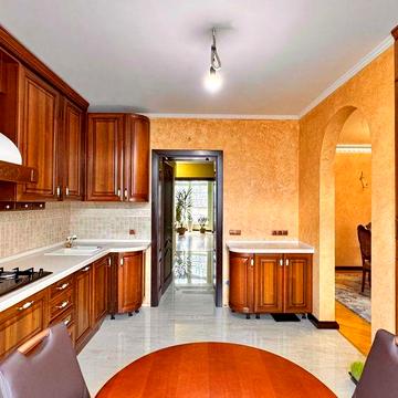 Продаж великої затишної дворівневої квартири на вул. Драгана