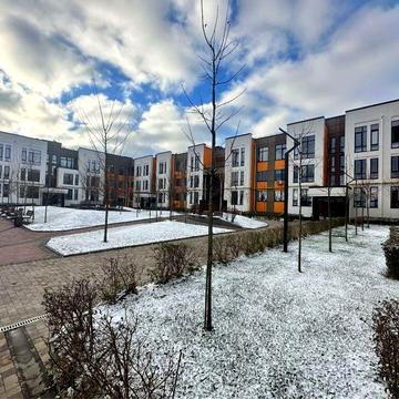 Велика трьохкімнатна квартира в будинку з газом! Сертифікат - так!