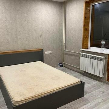 Продається простора 3-х кімнатна квартира з газом, низький поверх