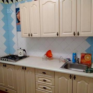 Срочно сдам 2х комн кв Краснова 8000гр