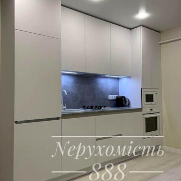 Героїв Небесної Сотні просп., 16/28