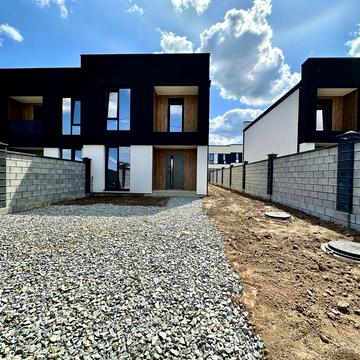 Котедж Щасливе з газом та приватним заЇздом