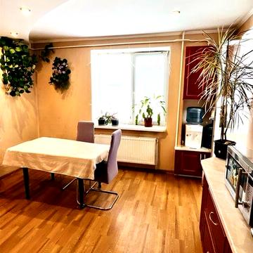 Продається  простора 2х кім. квартира в Центрі міста