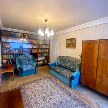 Продаж в центрі міста метро Олімпійська , Палац Україна Антоновича 97