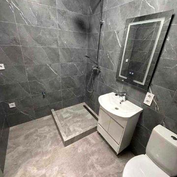 Продам 1 ком. в новом сданном доме с ремонтом.