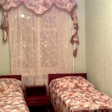 Квартира три комнати