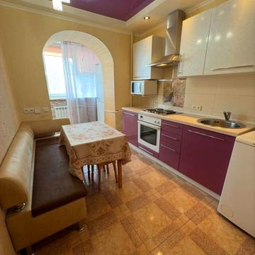 Олександра Поля просп. (Кірова), 98-В