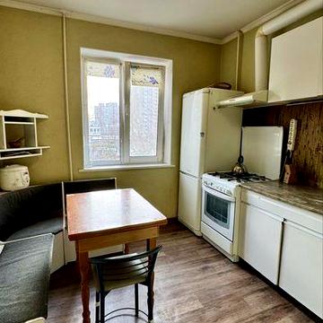 2 кімнатна 3 поверх газ Троєщина Радунська