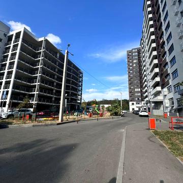 Ботанічна вул., 2