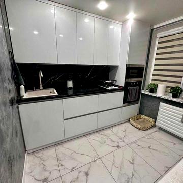 3 кімнатна квартира в Центрі з дизайнерським ремонтом[]