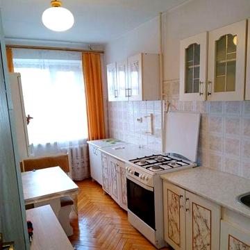 Здається в оренду 3кімнатна квартира вул.Скальда