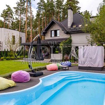 Центральна вул.