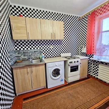 Двох кімнатна ПІВ-ЗАХІД меблі та побутова техніка.  Вільна до заселеня