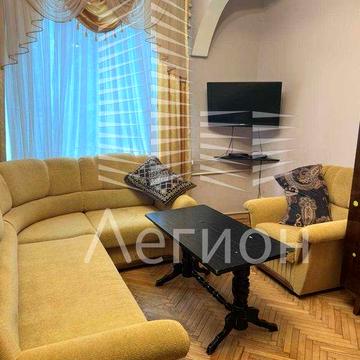 Сдам двух комнатную квартиру в Центре.