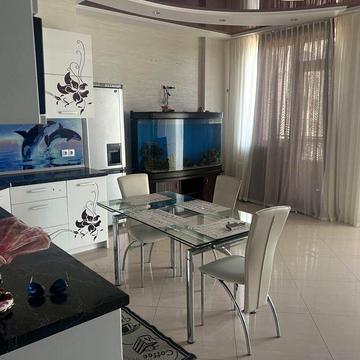 Сдам евро-трешку 100 м.Жемчужина Архитекторская ,2 балкона,собачка мо