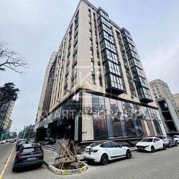 Простора евро2к в центрі міста. Вид на парк. Без витрат на оформлення.