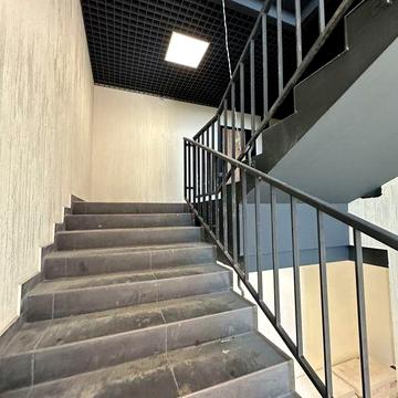 Продаж 2 кімнатна квартири + кухня студія з балконом Сихів вул Лісна