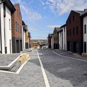 Продаж котеджів Підгороднє також діє Є Оселя