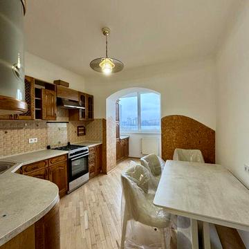 Оренда 2 кімнатної квартири з винлядом на міське озеро. Перша здача