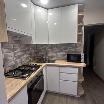 1 кім. в центрі, з технікою та посудом, від власника.