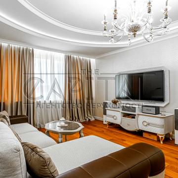 Володимира Івасюка просп. (Героїв Сталінграду), 8