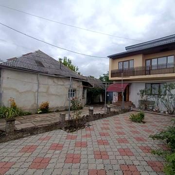 ВЕЛИКЕ БУДИНКОВОЛОДІННЯ (2 окремих будинки) 800 м від центру, 12 соток