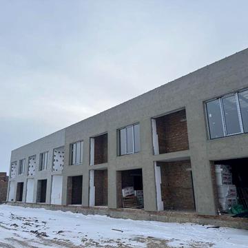 Котеджі з гаражем, власне подвіря