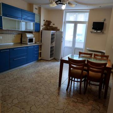 Раїси Окіпної вул., 4