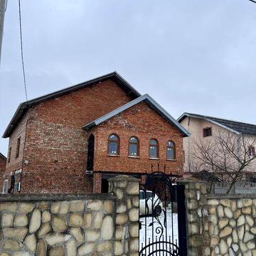 Здається в оренду приватний будинок (перший поверх)