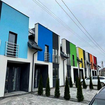 Однокімнатна квартира. Перший поверх з терасою і власним двориком