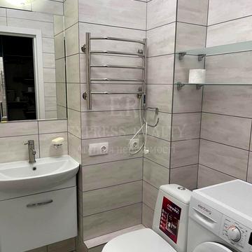 Зелена вул., 8