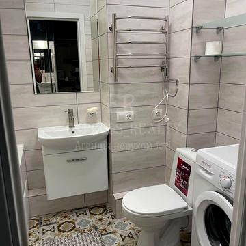 Зелена вул., 8