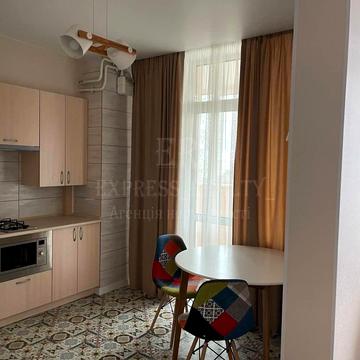 Зелена вул., 8