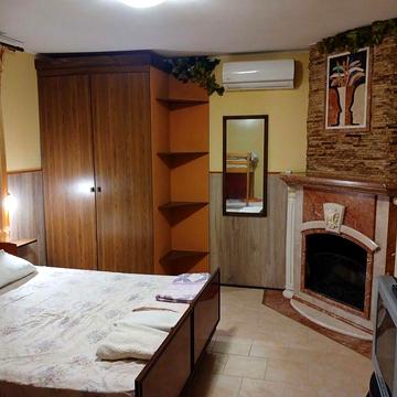 Сдам домик(ЗДАМ будиночок) с местом для автомобиля во дворе