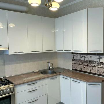 Тіниста вул., 13