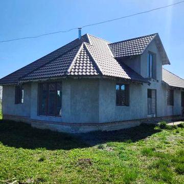 Новозбудований будинок у зручній локації