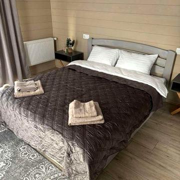 Окремий котедж.Без господарів.Один на ділянці.