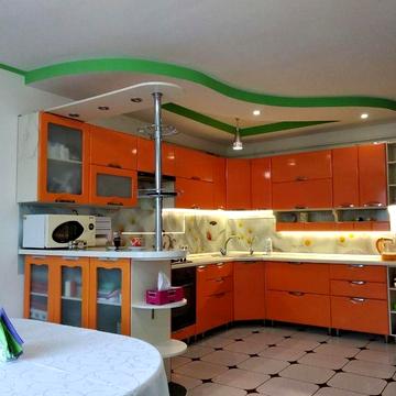 Добротний будинок біля моря tir-01