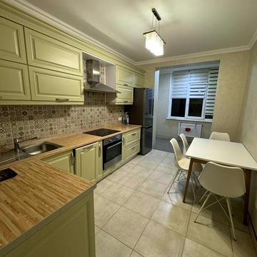 Бакинська вул., 37-Б