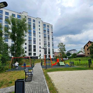 1-кім квартира з кладовою в обжиті новобудові.